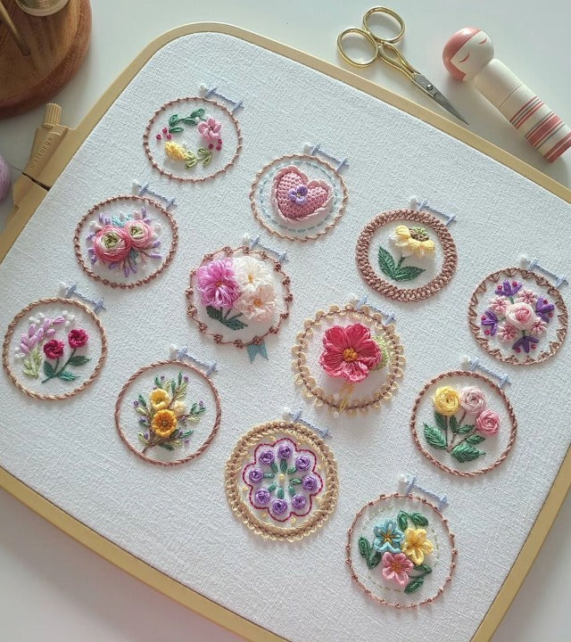 Stickrahmen Set „Kleiner Blumenrahmen“ | DIY Stickerei | 12 Designs | Für Anfänger