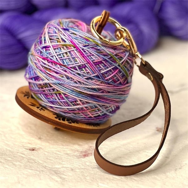 Yarn holder Garnhalter | Drehbare Spindel | Holz & BPA-freier Kunststoff | 12 cm