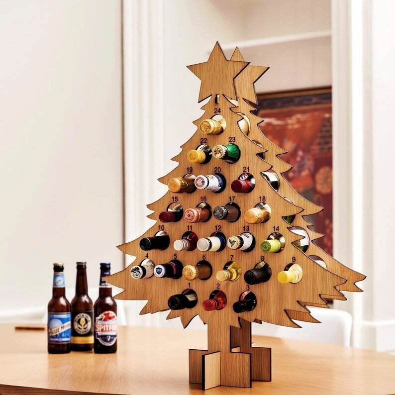 Adventskalender Holz | Weihnachtsbaum Form | Befüllbar mit Bier, Wein & Mini-Flaschen
