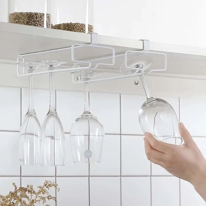 Elegante Weinglashalter zur Unterbau-Montage