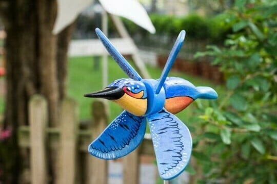 Handgefertigtes Windspiel Vogel-Windmühle | Gartendeko mit Edelstahl-Stab | Verschiedene Designs