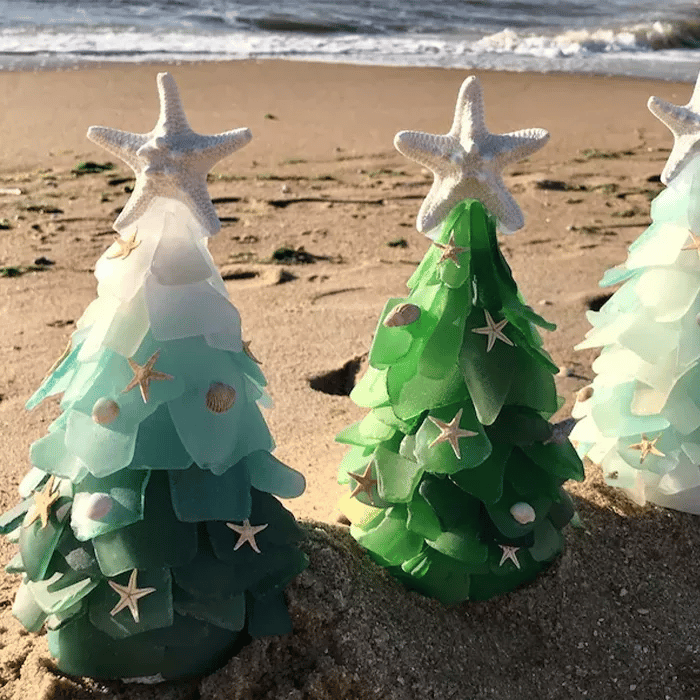Weihnachtsbaum aus Meerglas-Imitat | Handgefertigt | Blau-Grün-Türkis | Mit Muscheln & Seesternen