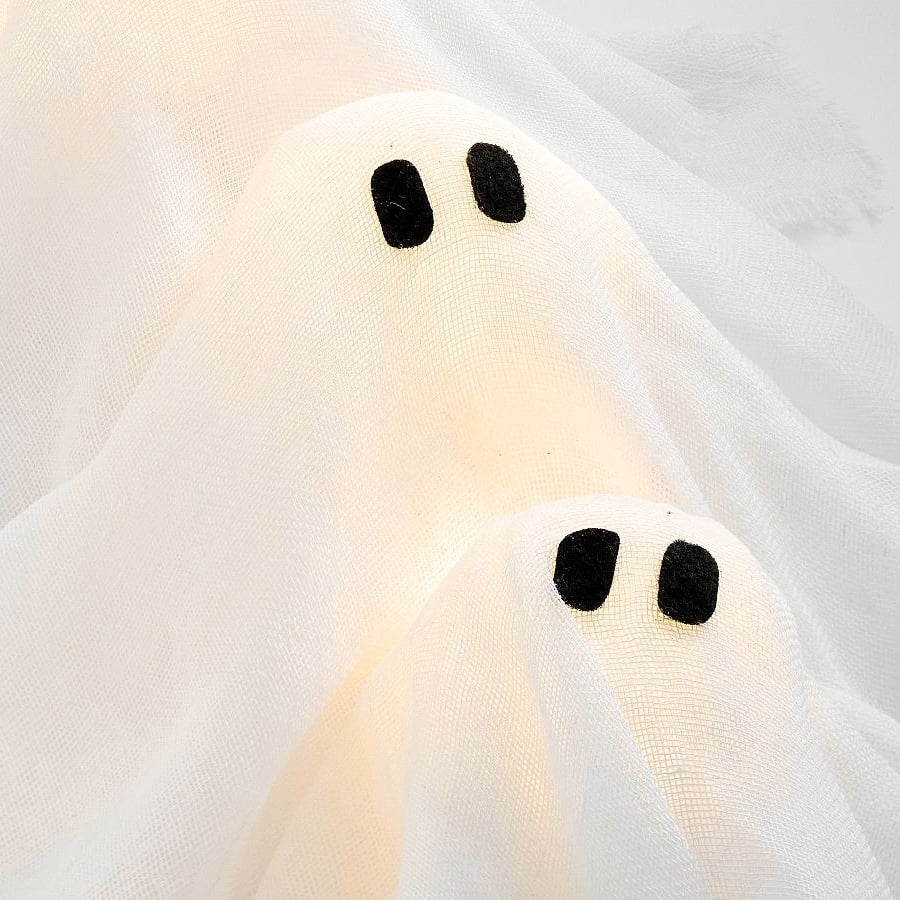 Halloween Geisterkranz mit LED-Beleuchtung | 12 Leuchtgeister | Batteriebetrieben & Leicht Aufzuhängen