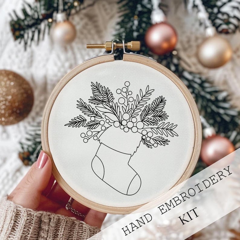 Stickset Winter Schneedorf | Komplettset mit Stickrahmen, Garn & Anleitung | Anfängerfreundlich