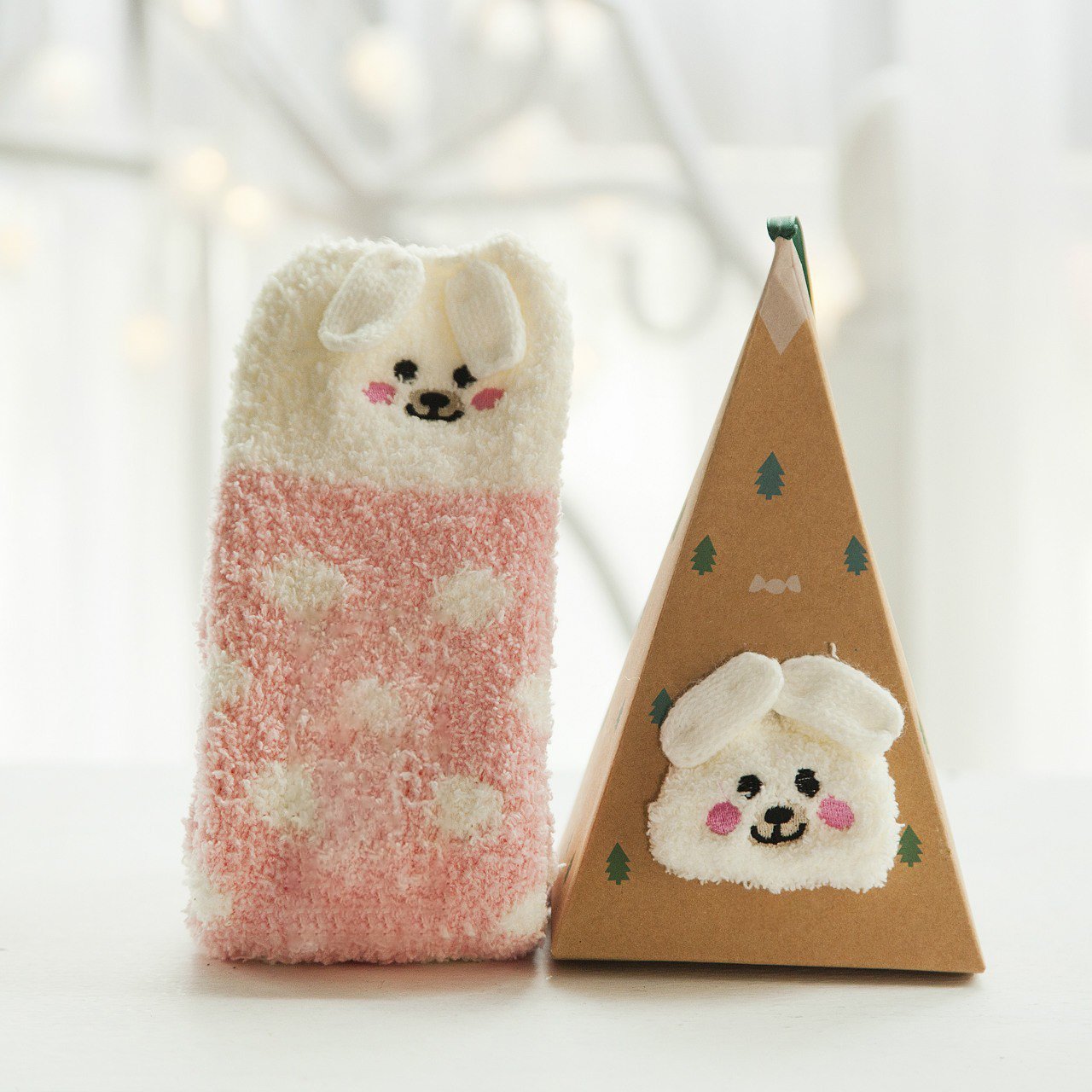 Weihnachts-Socken im Geschenkbox-Design | Flauschige Haus- & Kuschelsocken | Universalgröße