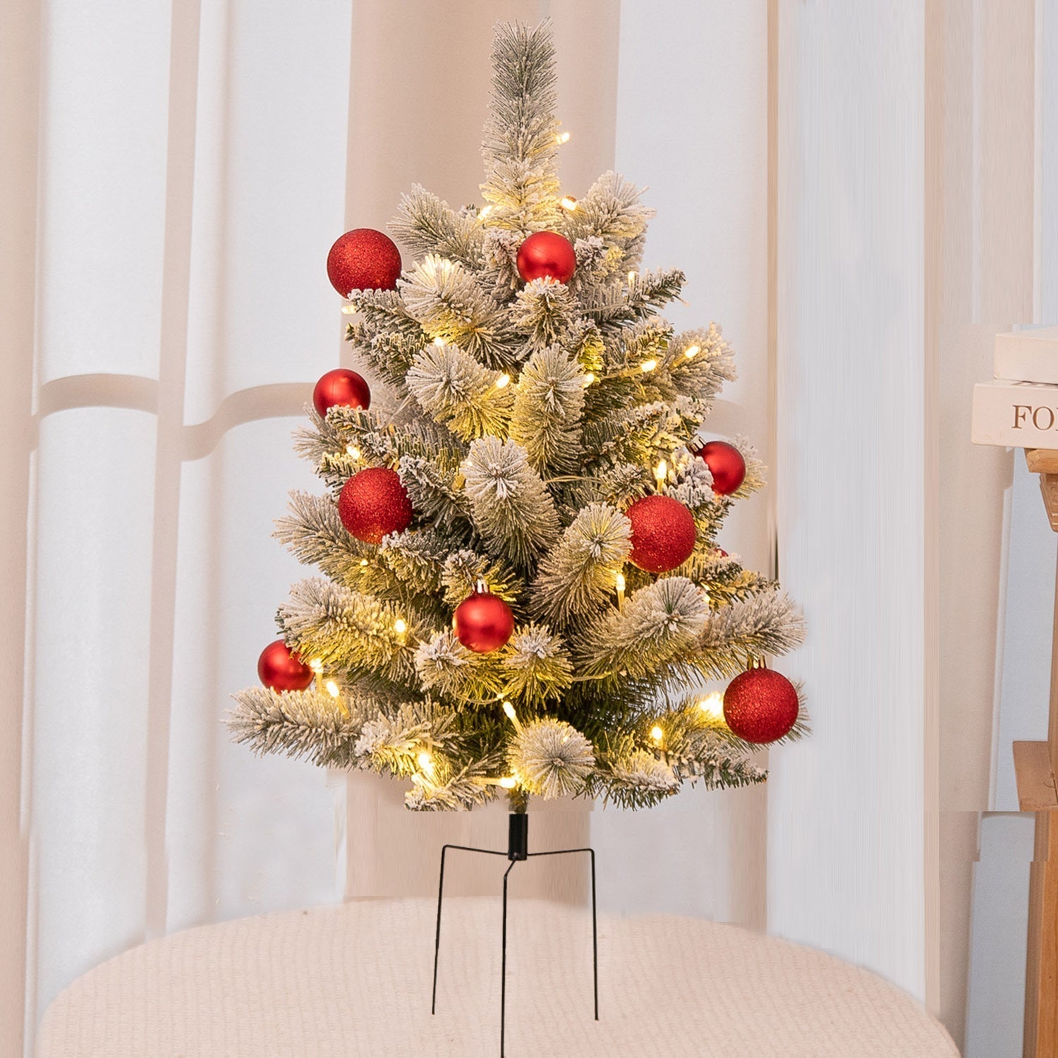 Weihnachtliche Urnen-Deko mit LED-Lichtern | Realistische Tannenzweige & Beeren | Innen- und Außenbereich