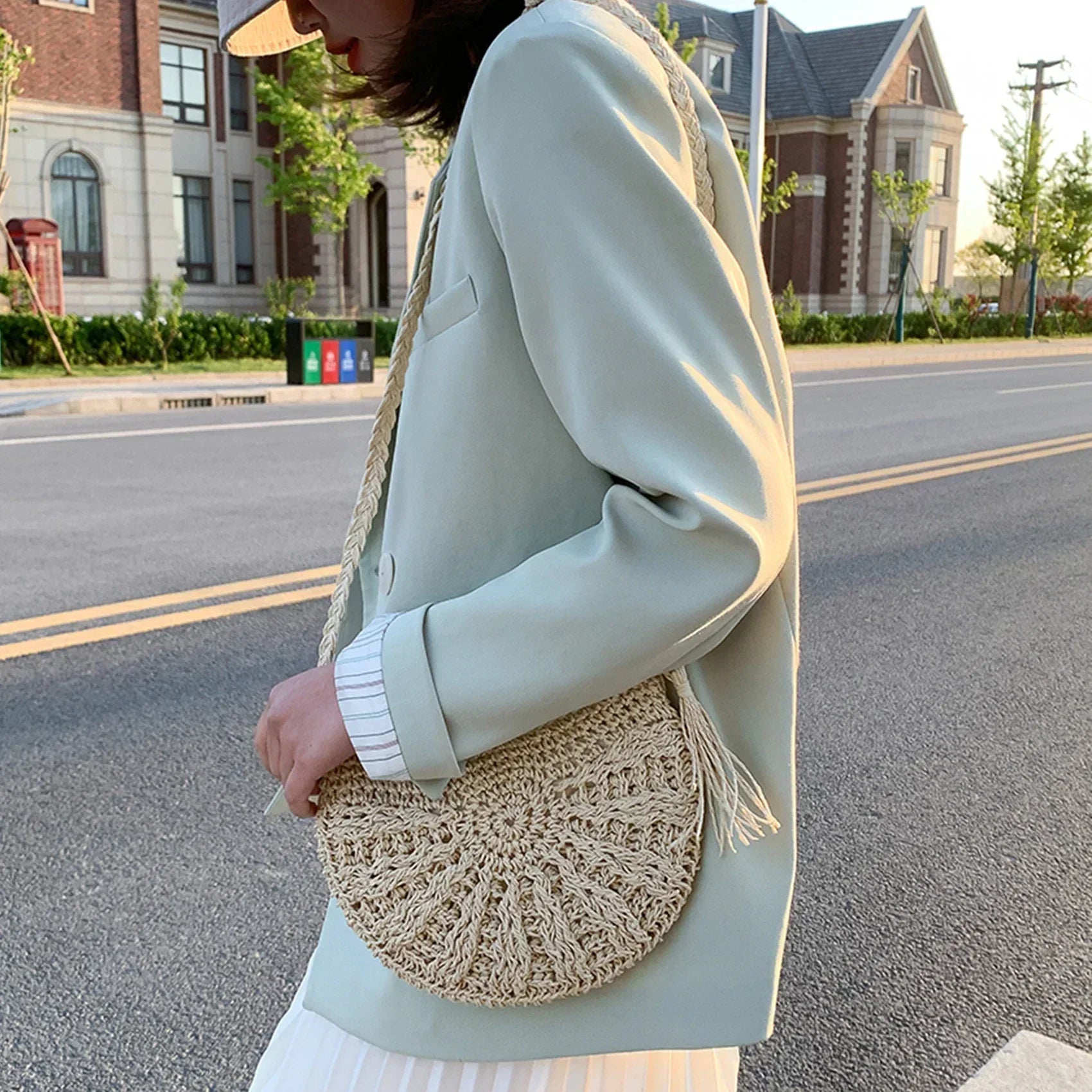 Boho Halbmond Tasche | Handgewebte Stroh Schultertasche | Sommerlich & Leicht | Mit Quasten