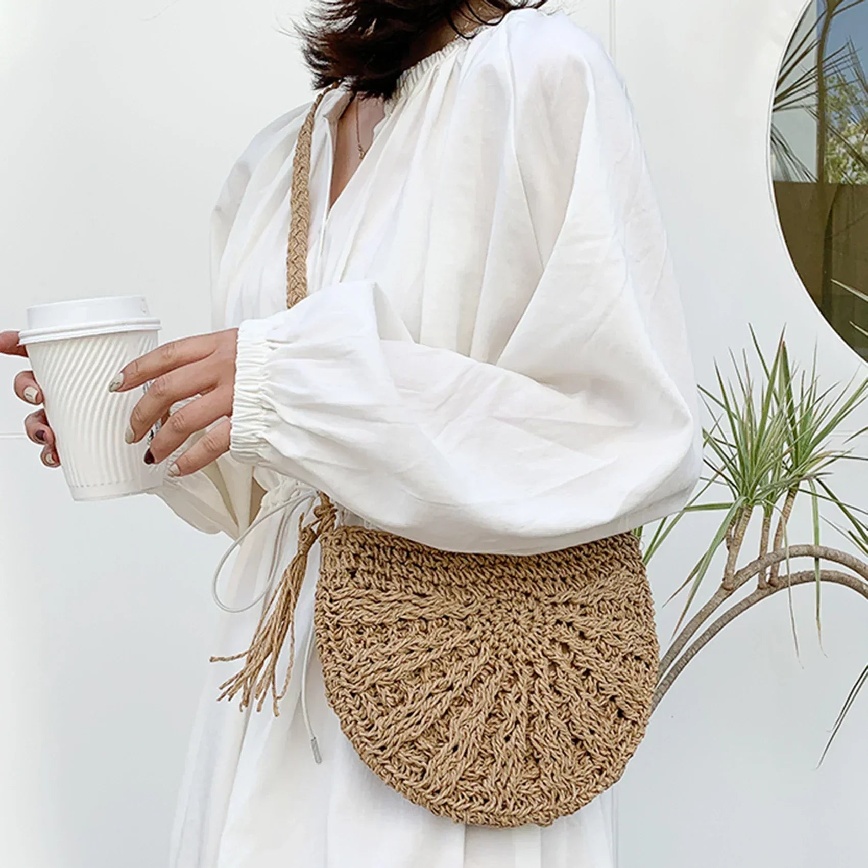 Boho Halbmond Tasche | Handgewebte Stroh Schultertasche | Sommerlich & Leicht | Mit Quasten