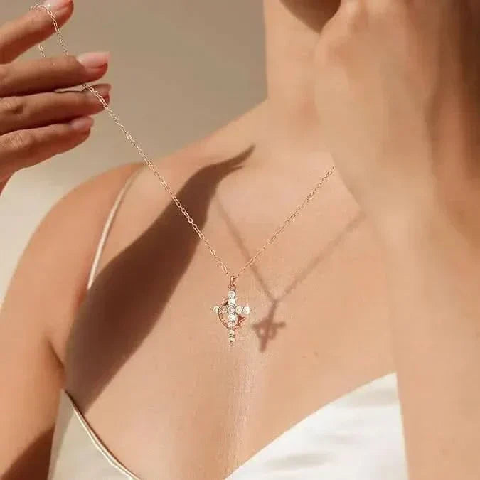 Halskette mit Kreuz & Krone Anhänger | Symbol für Glauben & Stärke | Ausdrucksstarker Schmuck