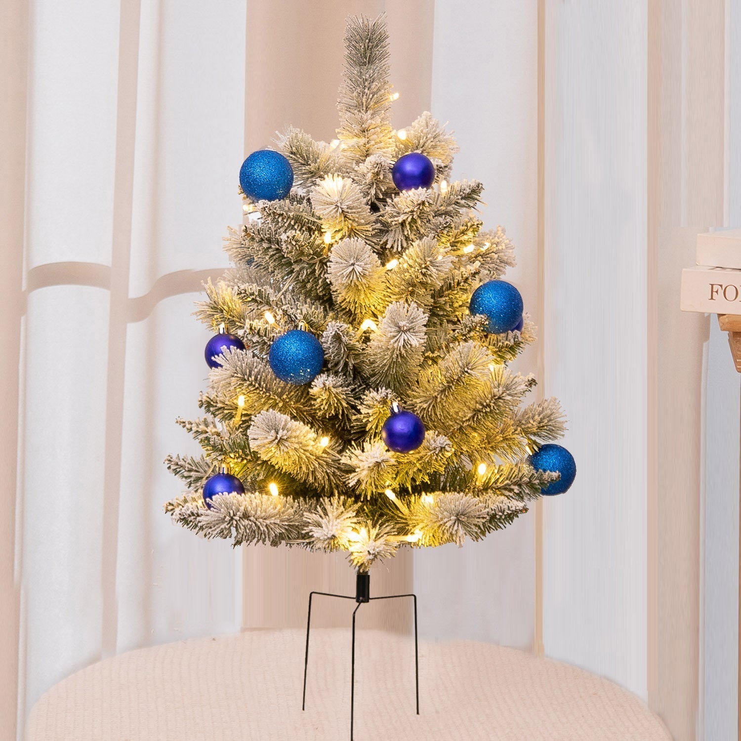Weihnachtliche Urnen-Deko mit LED-Lichtern | Realistische Tannenzweige & Beeren | Innen- und Außenbereich