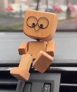 Holzfigur | Handgefertigtes Wackel-Dekoobjekt | 12 magnetische Gesichtsausdrücke | Auto & Schreibtisch