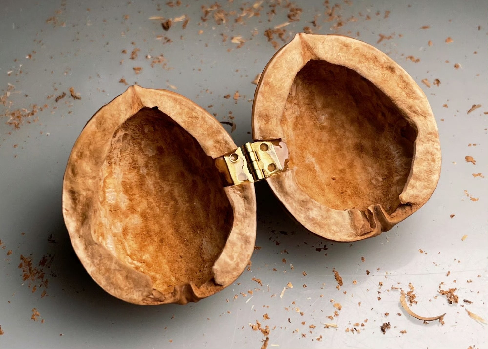 Miniatur Häuschen aus Walnussschale | Handgefertigt | Mit Licht