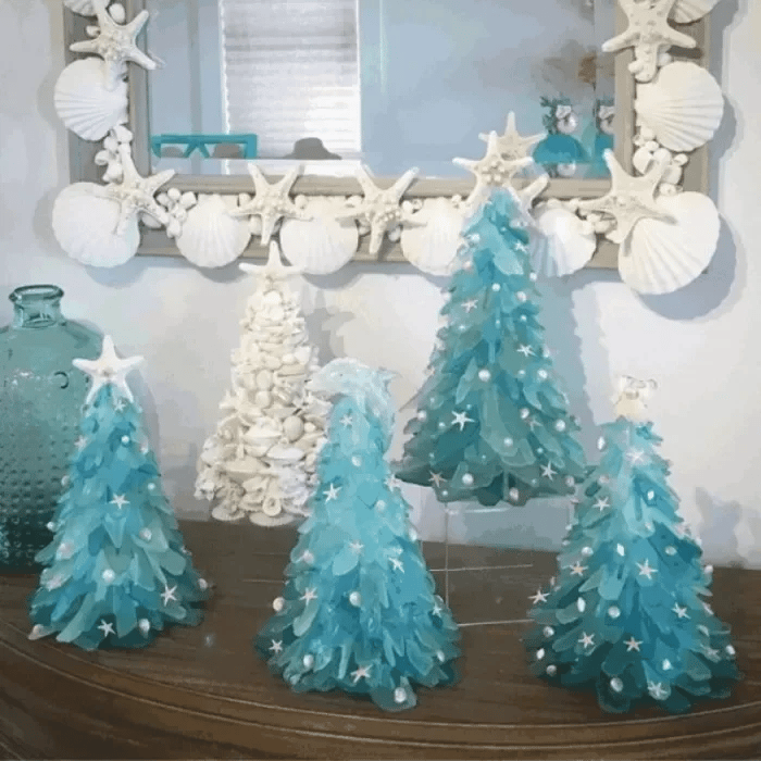 Weihnachtsbaum aus Meerglas-Imitat | Handgefertigt | Blau-Grün-Türkis | Mit Muscheln & Seesternen