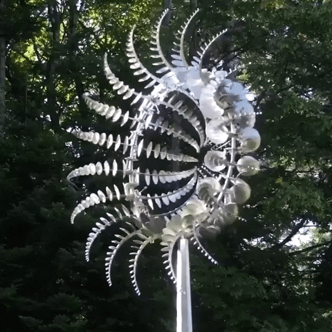 Einzigartige und magische Metallwindmühle